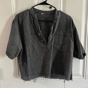 Grey cropped linen 3/4 button top